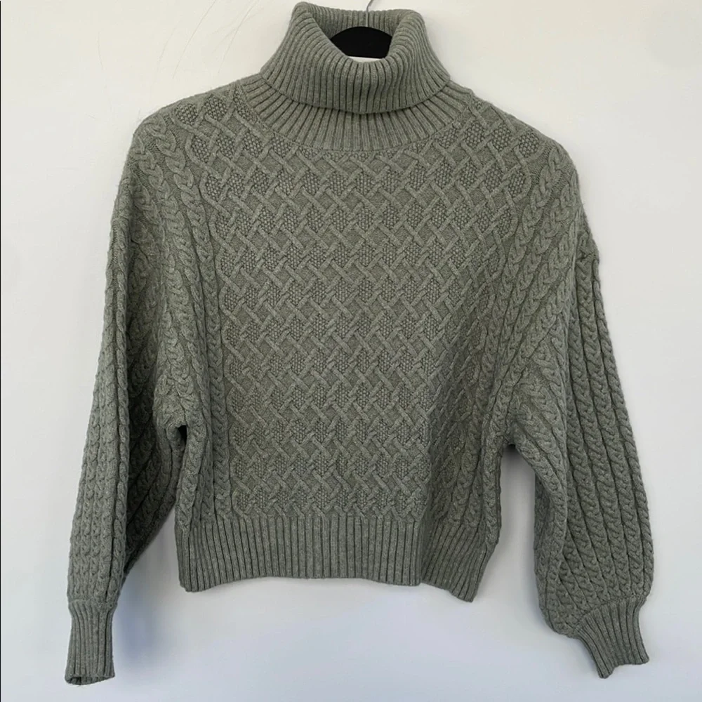 Truth by Republic Chunky Knit Turtleneck Sweater with Cable Pattern Small